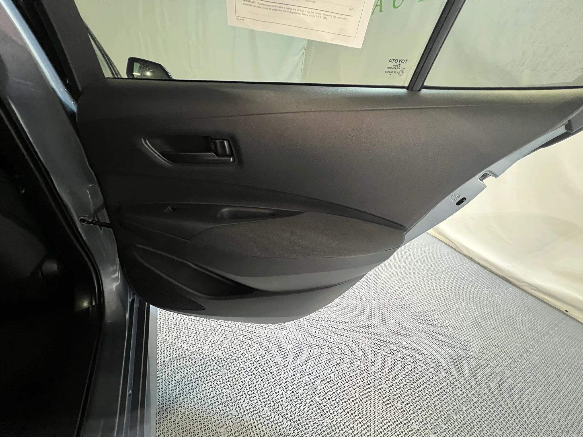 2025 Toyota Corolla LE - Photo 24