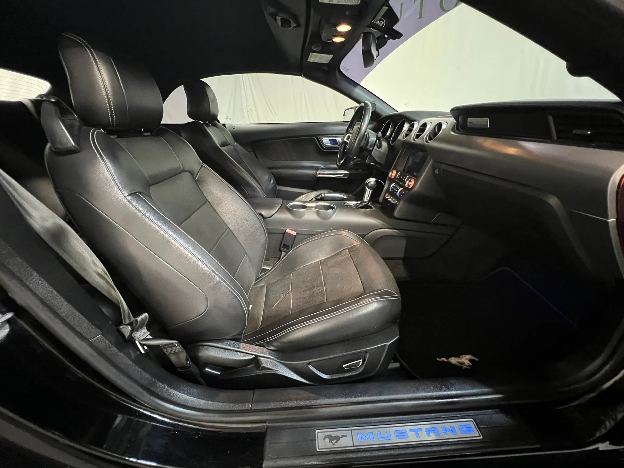 2018 Ford Mustang GT Premium - Photo 14