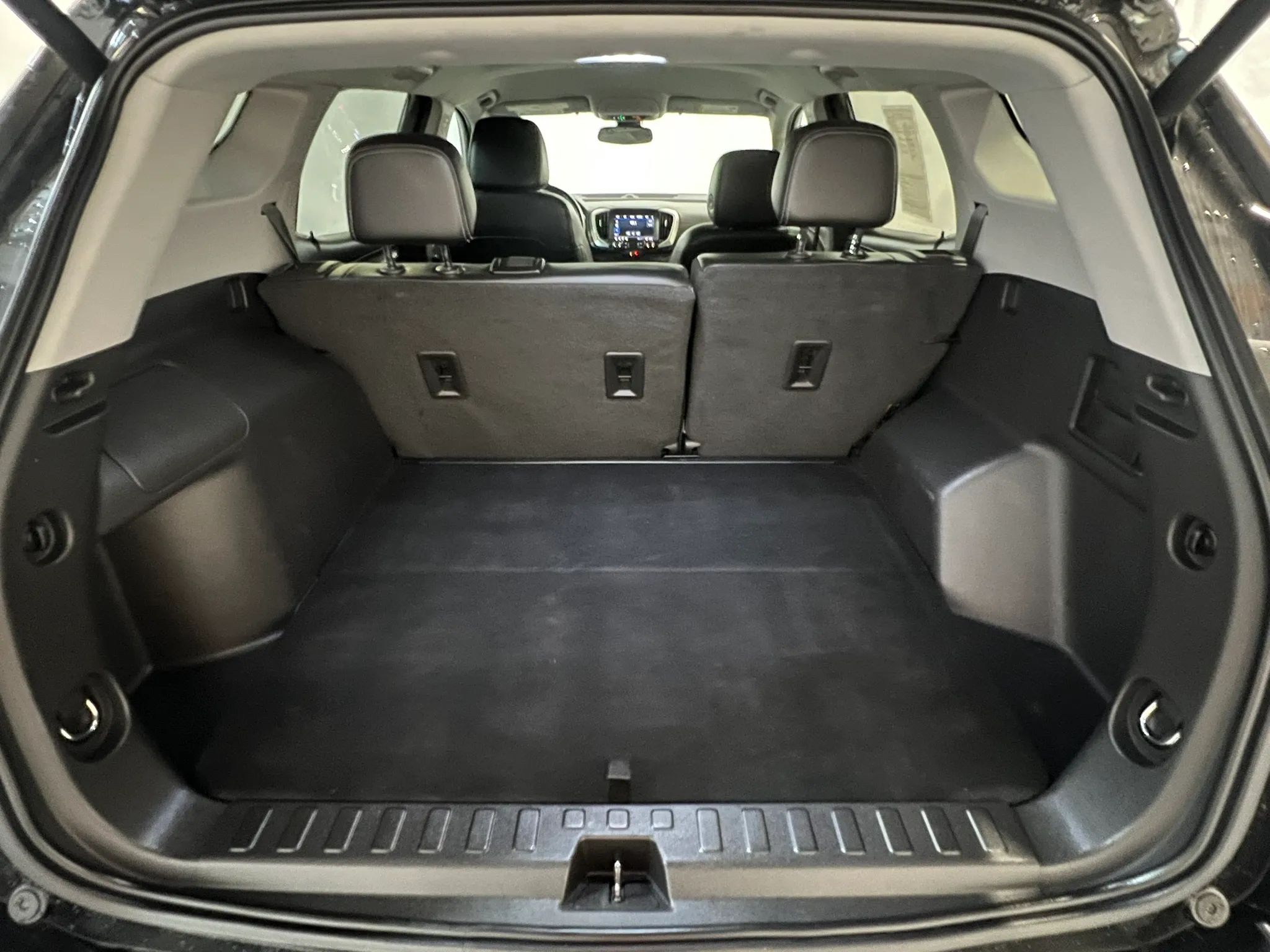 2023 GMC Terrain SLT - Photo 23