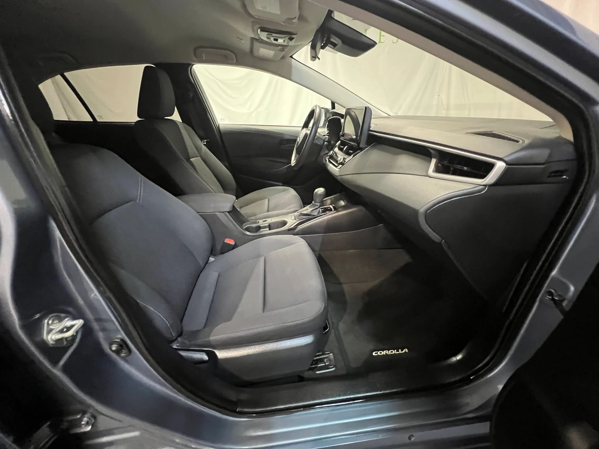 2025 Toyota Corolla LE - Photo 18