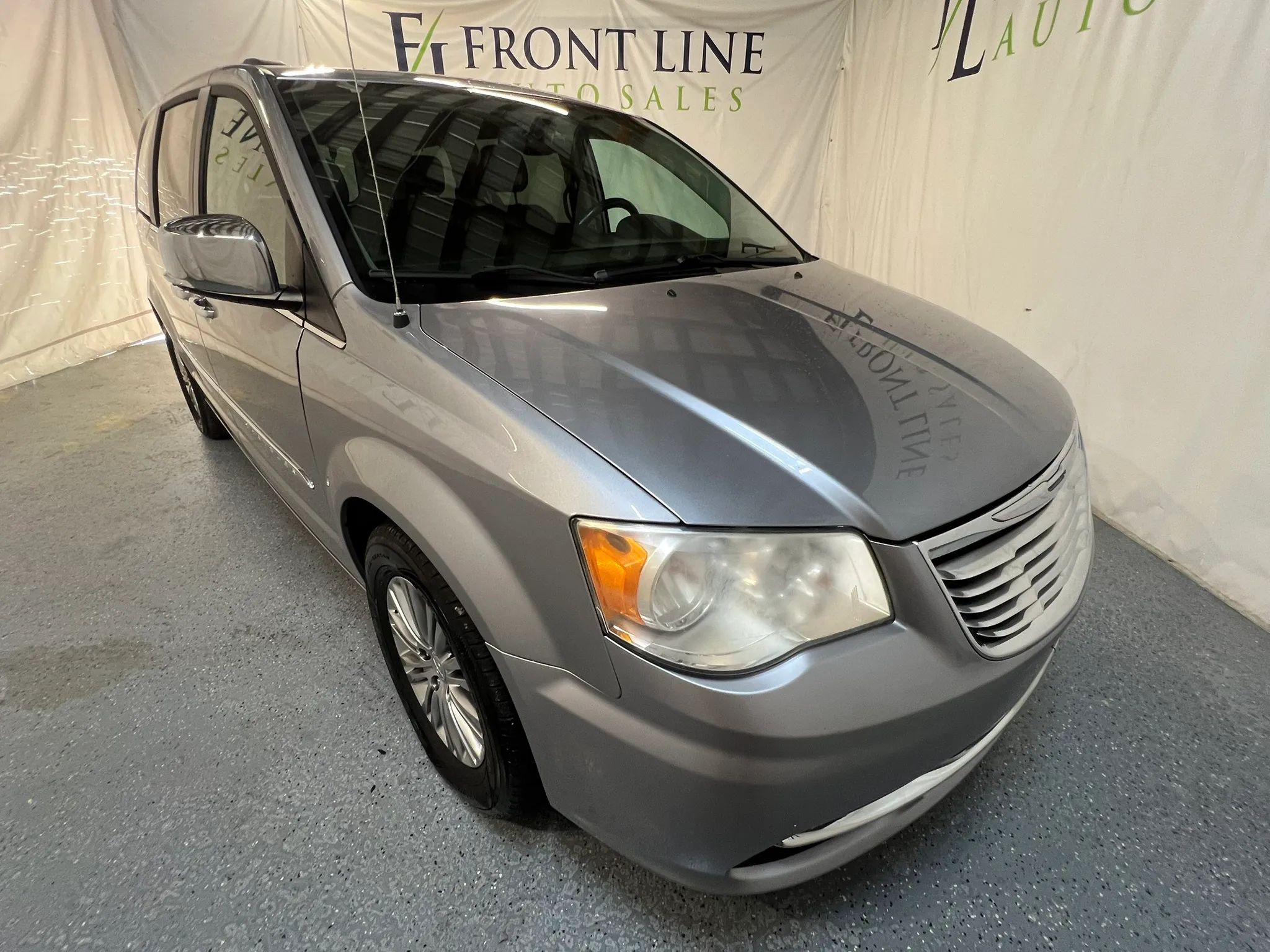 2013 Chrysler Town & Country Touring-L's photo