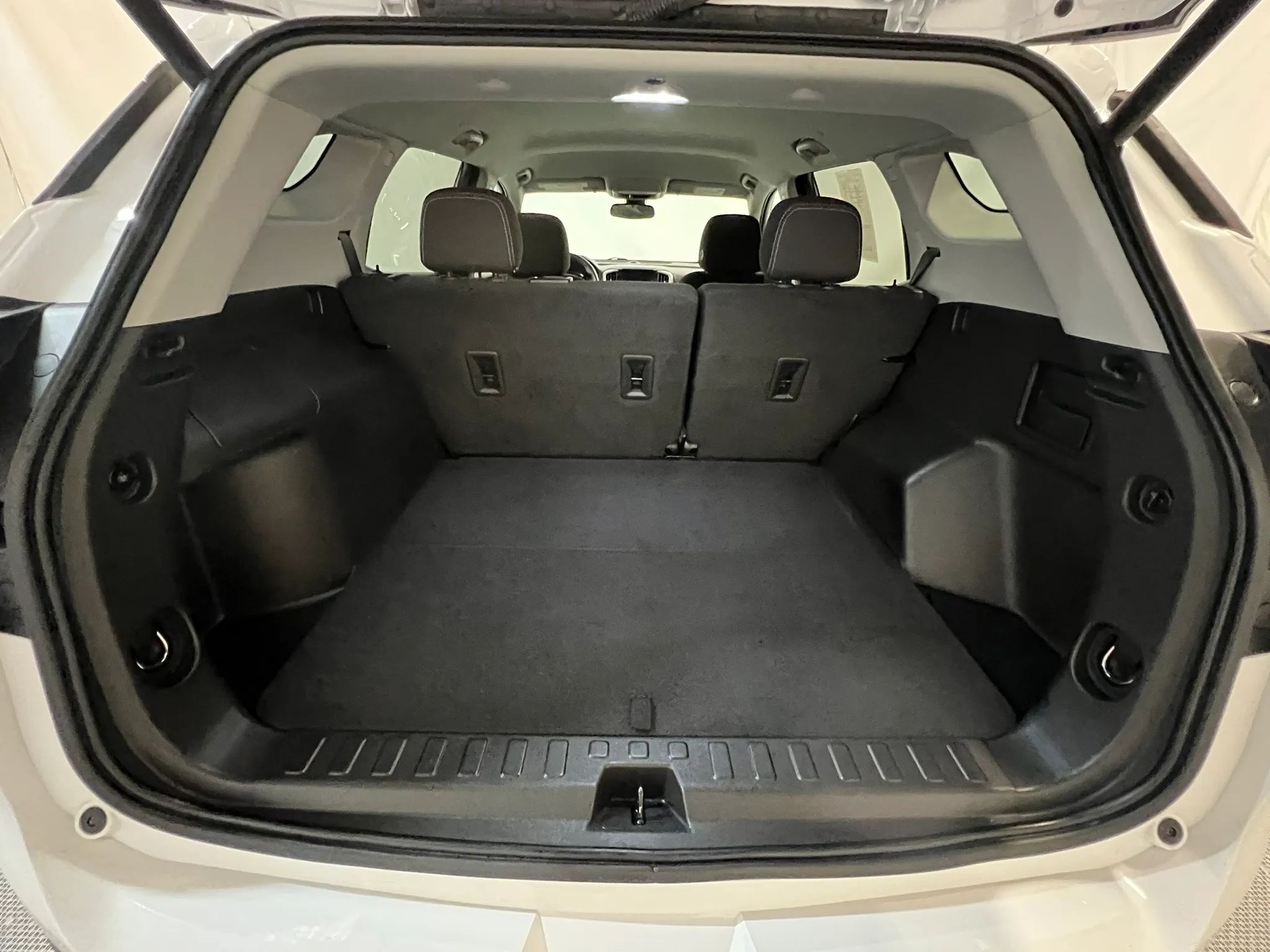 2023 GMC Terrain SLE - Photo 24