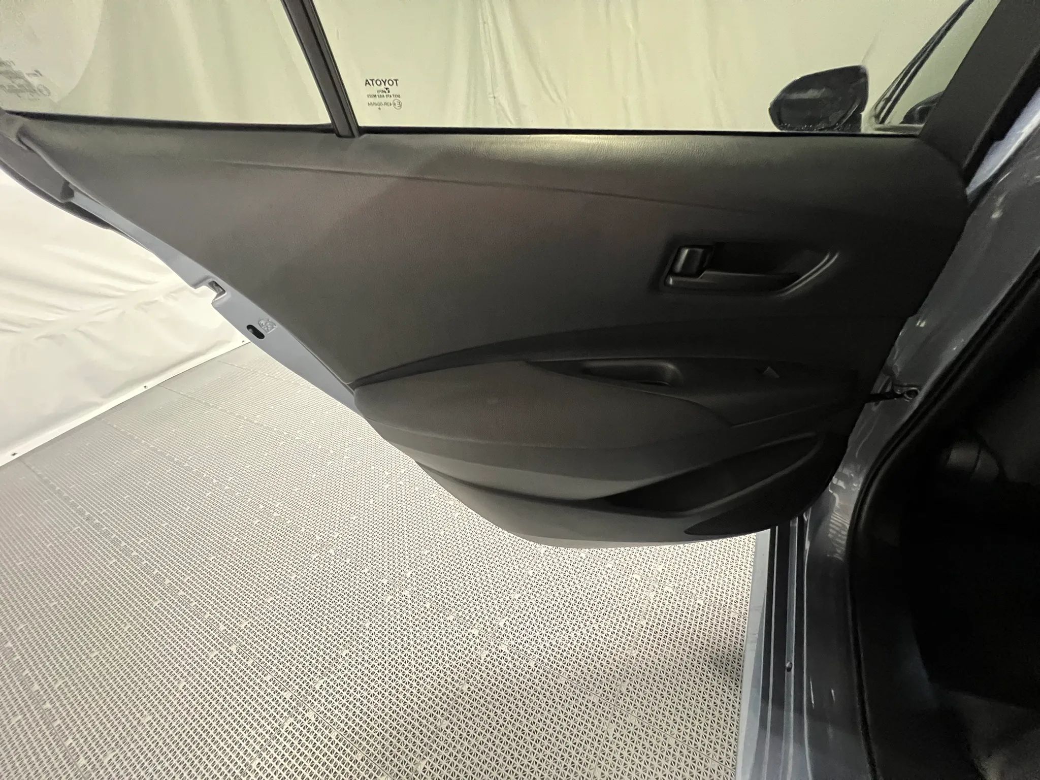 2025 Toyota Corolla LE - Photo 20