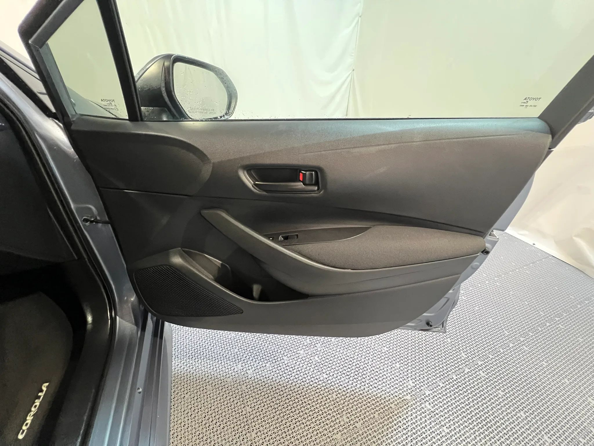 2025 Toyota Corolla LE - Photo 19