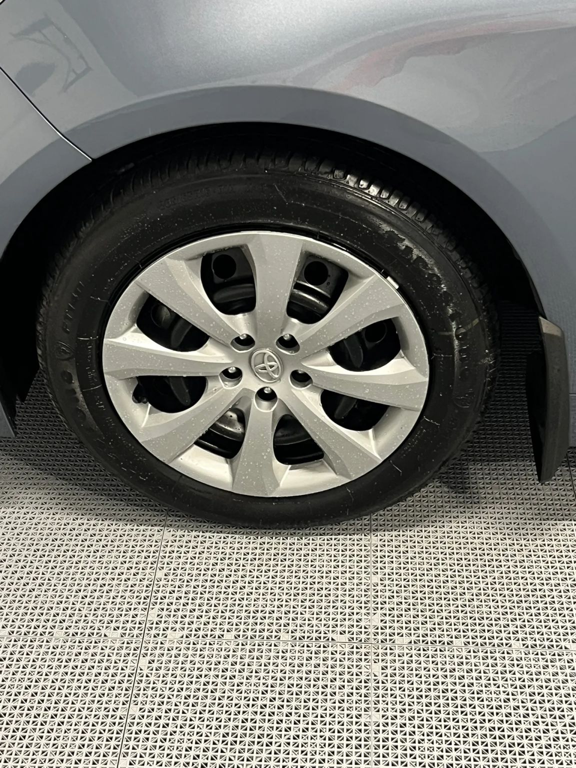 2025 Toyota Corolla LE - Photo 9