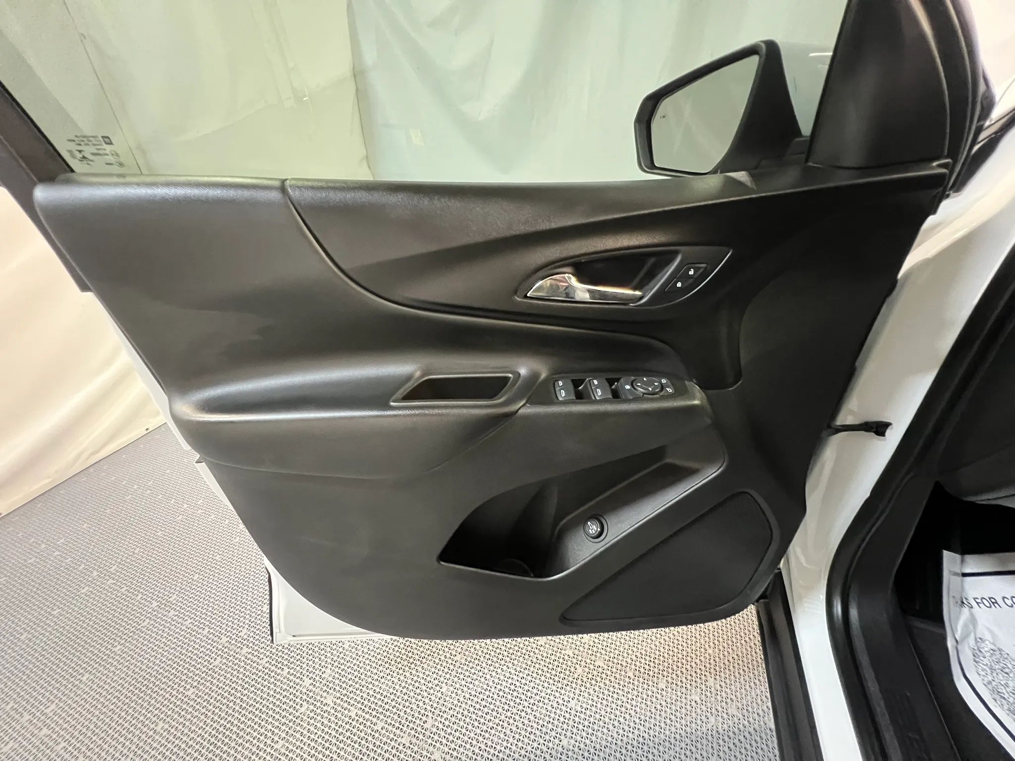 2020 Chevrolet Equinox LT - Photo 11