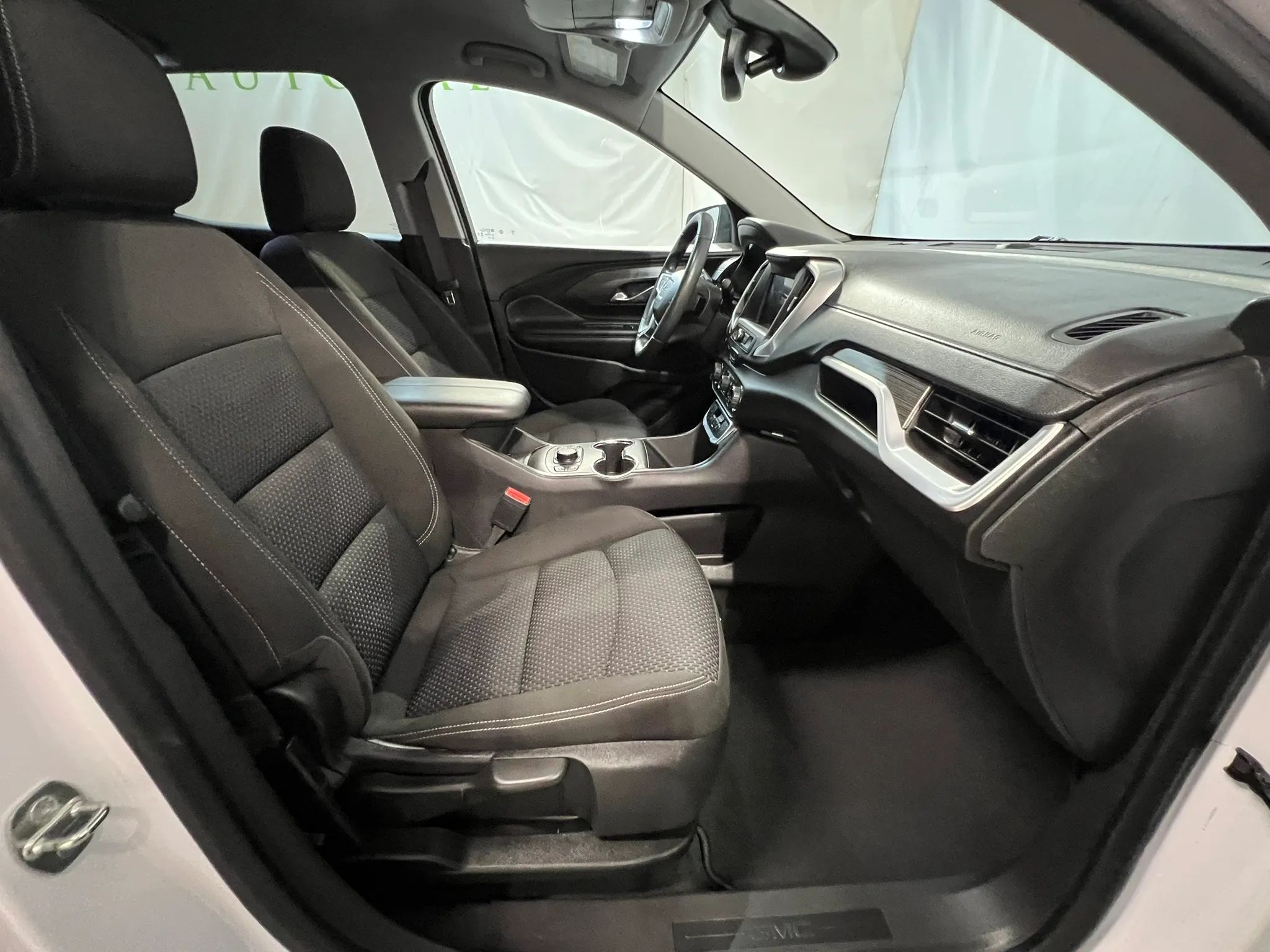 2023 GMC Terrain SLE - Photo 18