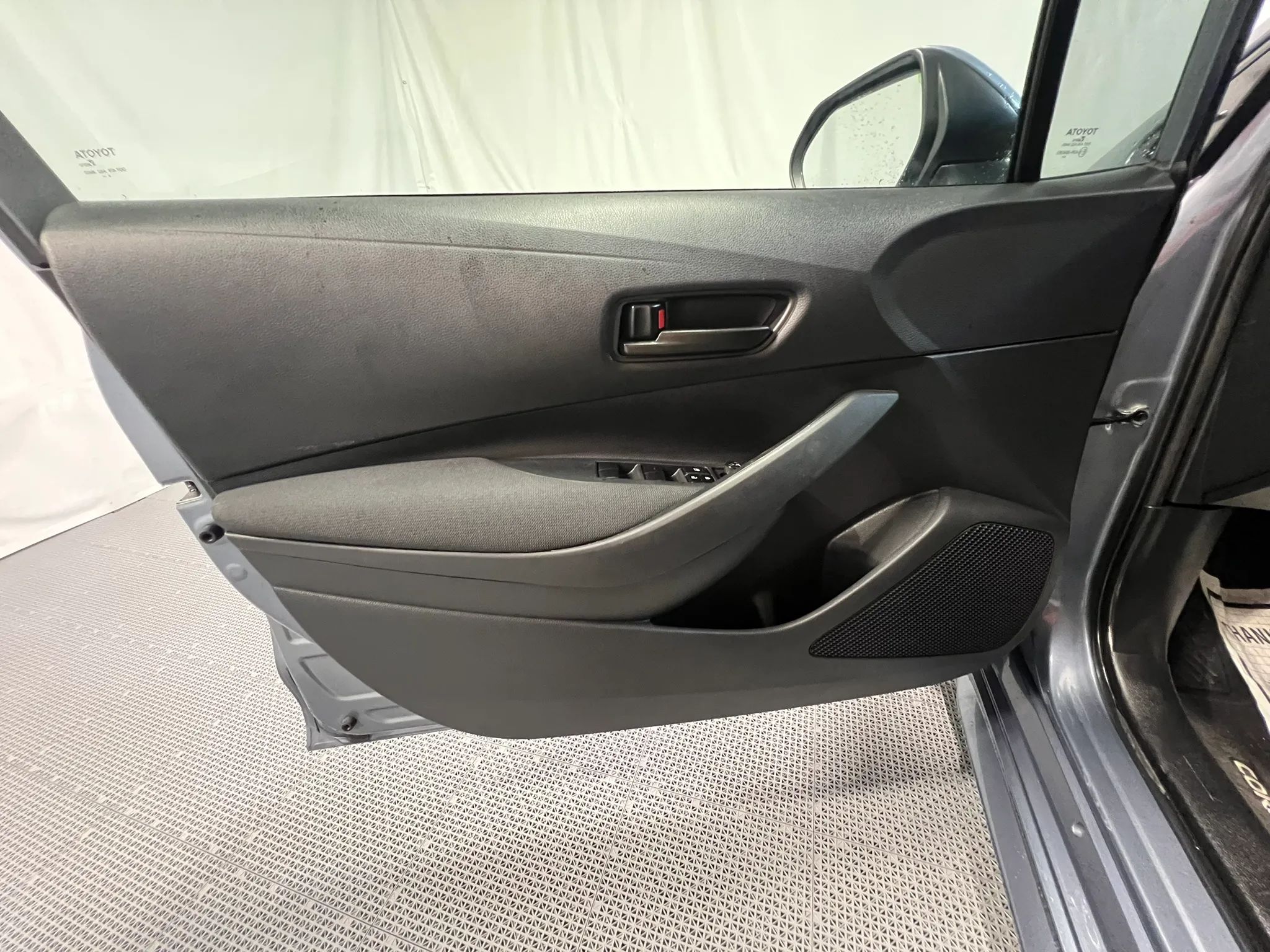 2025 Toyota Corolla LE - Photo 11